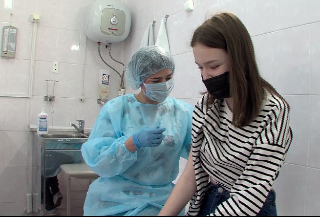 В Ярославской области продолжается вакцинация подростков от COVID-19