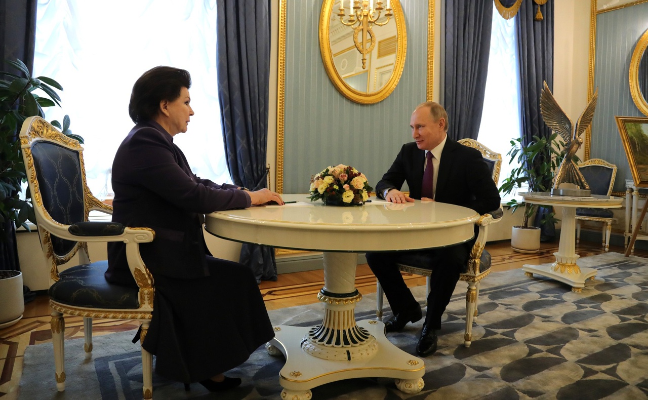 Владимир Путин наградил Валентину Терешкову орденом «За заслуги перед Отечеством» IV степени