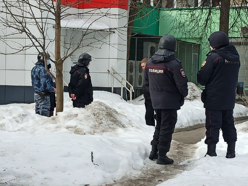 Минирование? В УМВД прокомментировали экстренную эвакуацию в банке в центре Ярославля