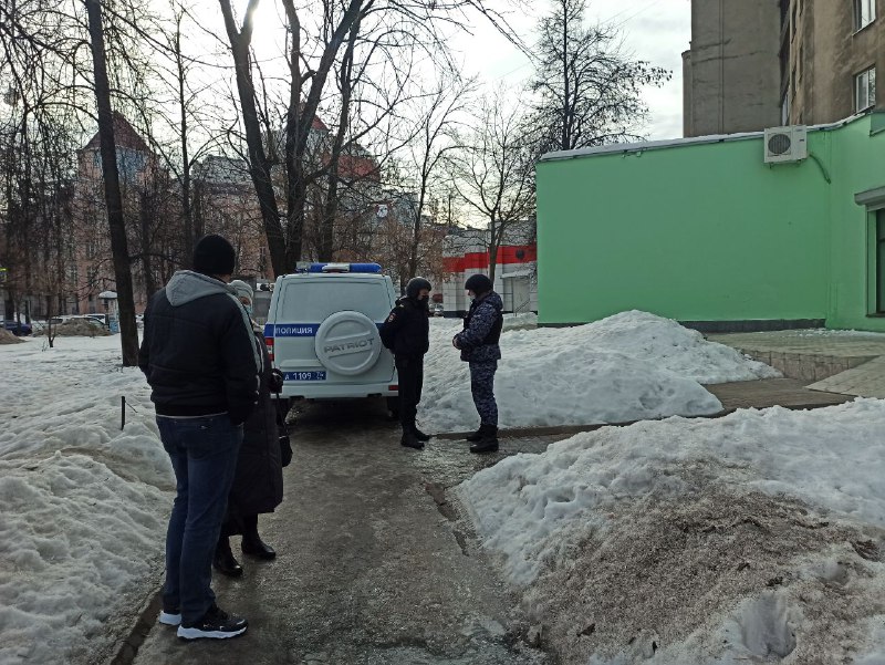 Минирование? В УМВД прокомментировали экстренную эвакуацию в банке в центре Ярославля