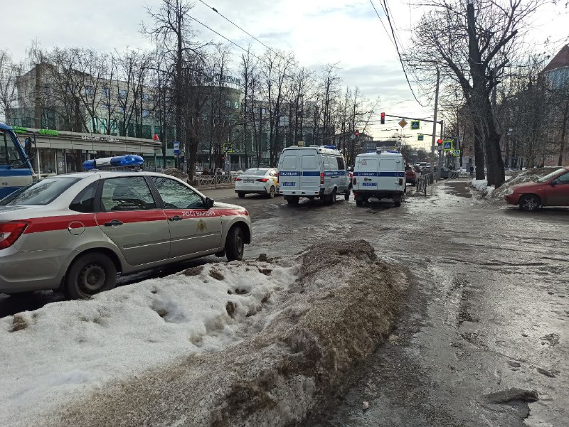 Минирование? В УМВД прокомментировали экстренную эвакуацию в банке в центре Ярославля