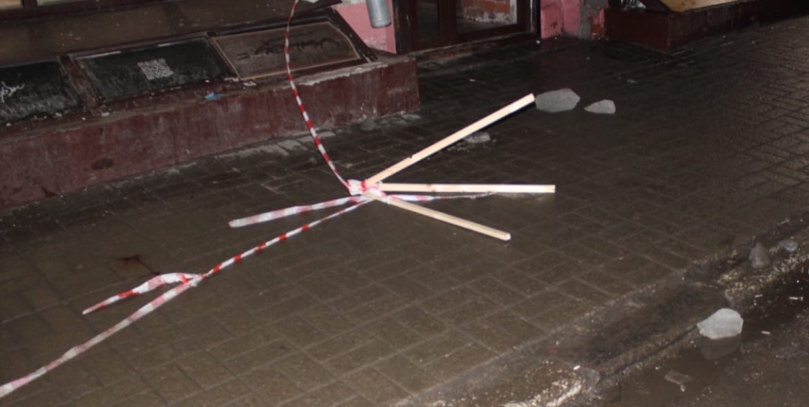 В центре Ярославля на студента упала ледяная глыба
