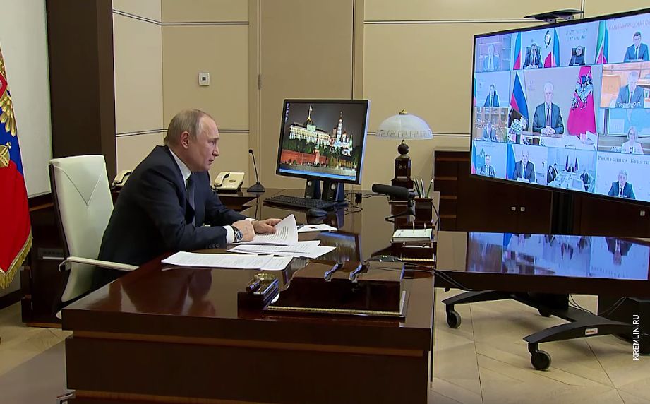 Путин: В России будут увеличены зарплаты бюджетников, МРОТ и пенсии