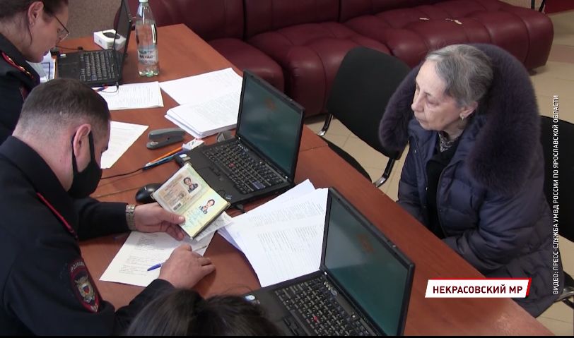 Беженцам из ДЛНР в Ярославле помогают сотрудники полиции и миграционной службы