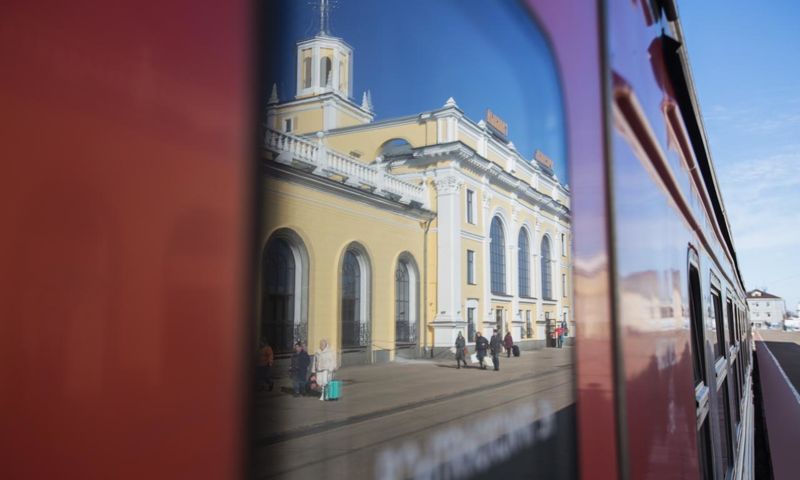 В Ярославской области грузовой поезд сбил мужчину