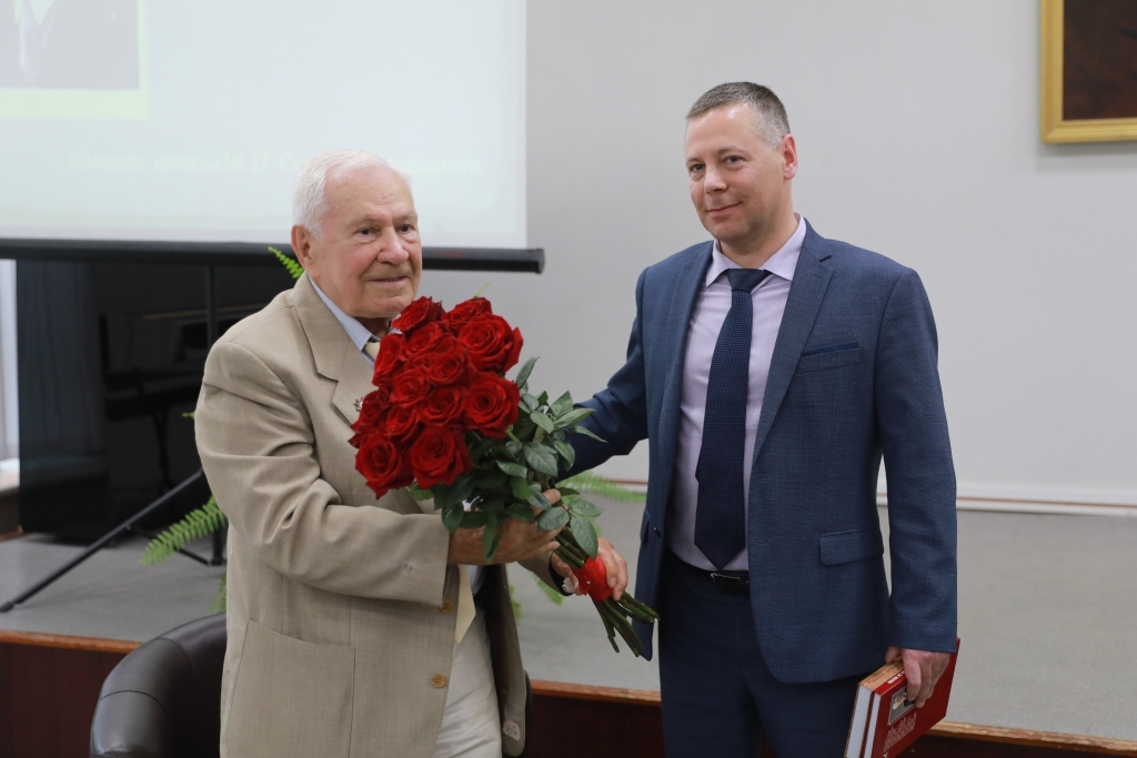 Михаил Евраев высказался о книге ярославского ветерана Михаила Пеймера