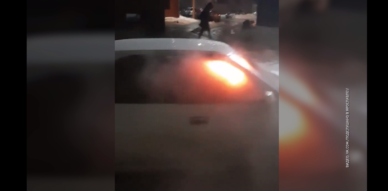 В Ярославле «Тойота» вспыхнула на глазах у прохожего