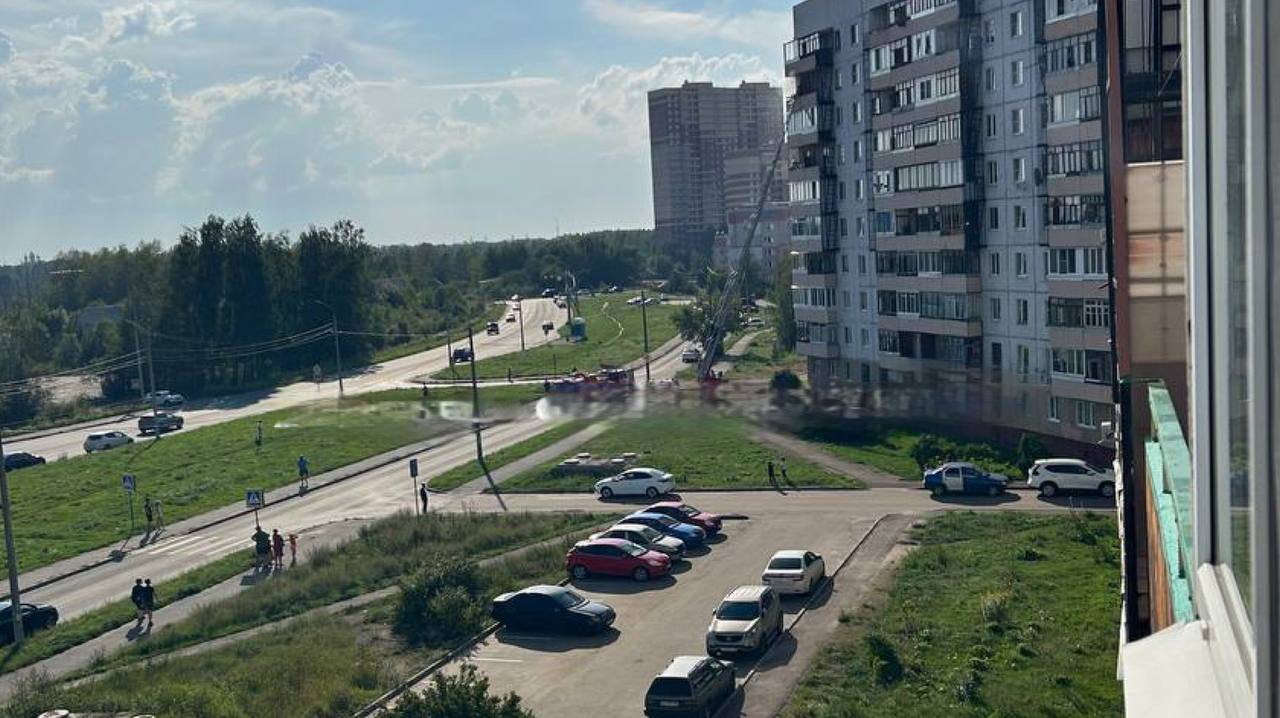 На восьмой этаж по пожарной лестнице. В Заволжском районе Ярославля загорелась квартира
