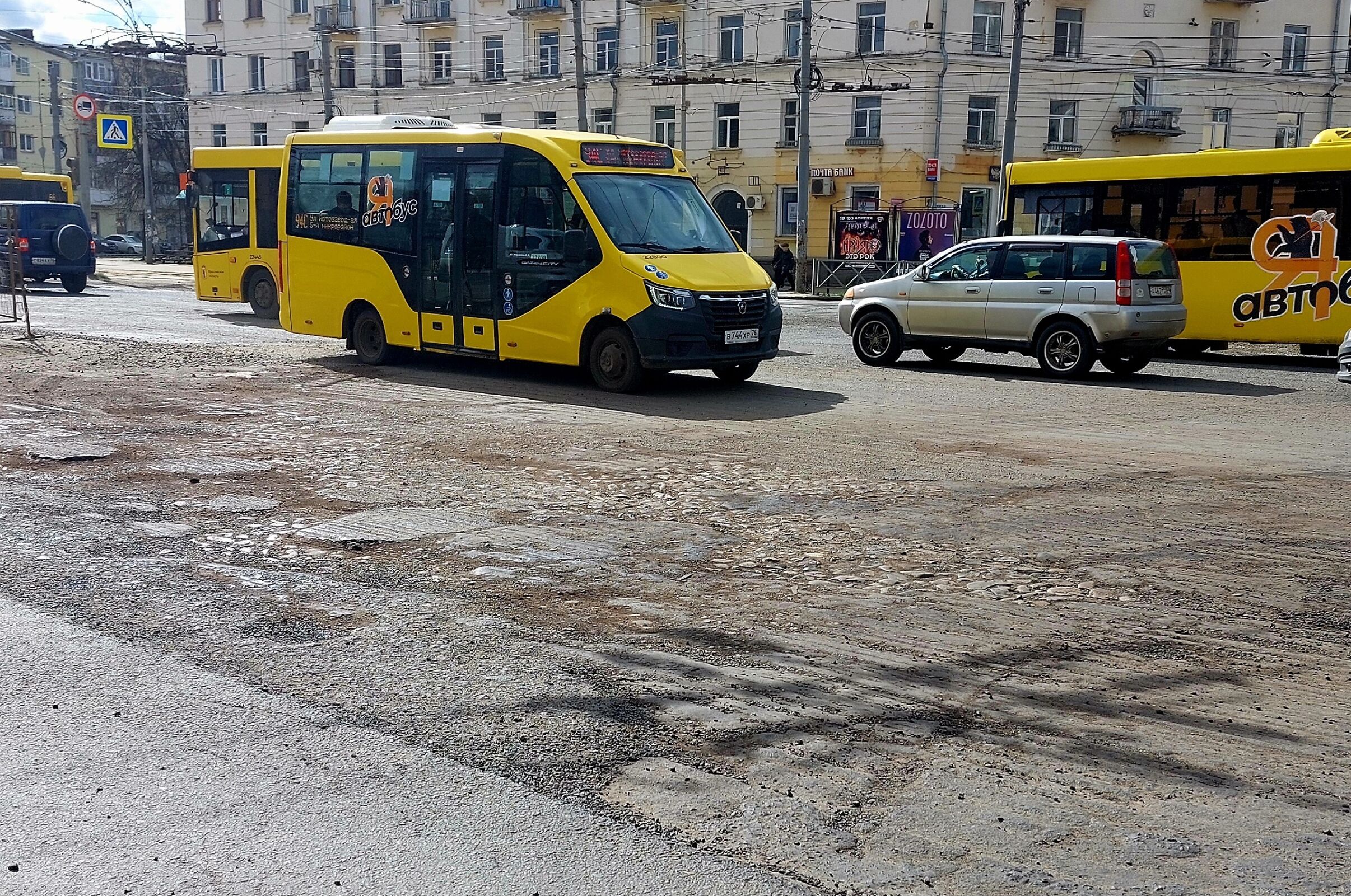У Гиганта сняли асфальт, и обнажилась булыжная мостовая