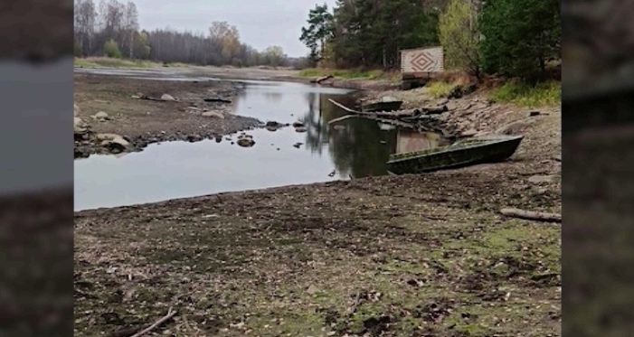 Остатки затопленного города Молога начинают виднеться из-за ухода воды в Рыбинском водохранилище