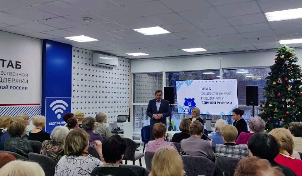 Ярославские депутаты поздравили «серебряных» волонтеров с наступающими праздниками