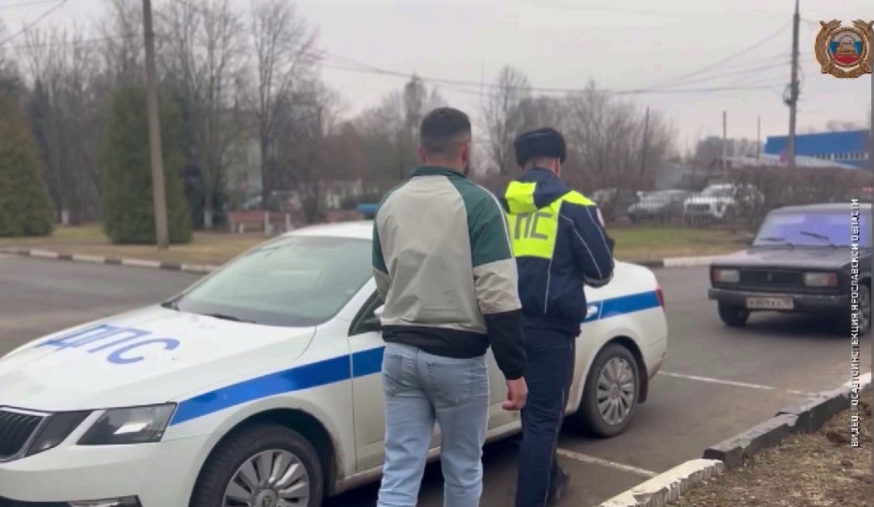 У ярославны арестовали автомобиль за неуплату более 90 штрафов