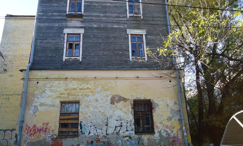 В центре Ярославля началась реставрация палатки усадьбы купцов Лопатиных
