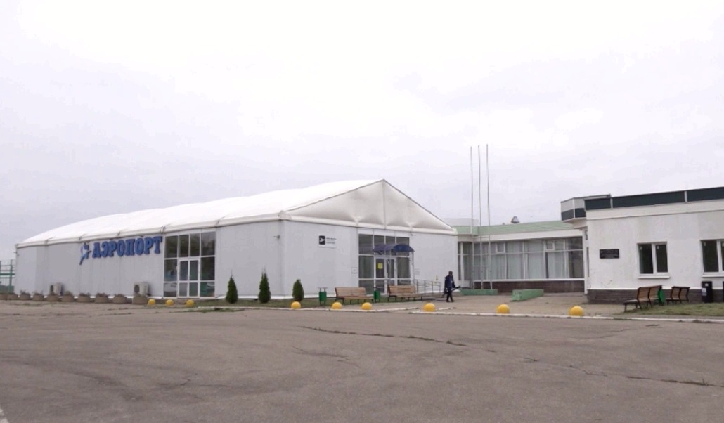 В ярославском аэропорту из-за временных ограничений на полеты перенесли рейс в Санкт-Петербург