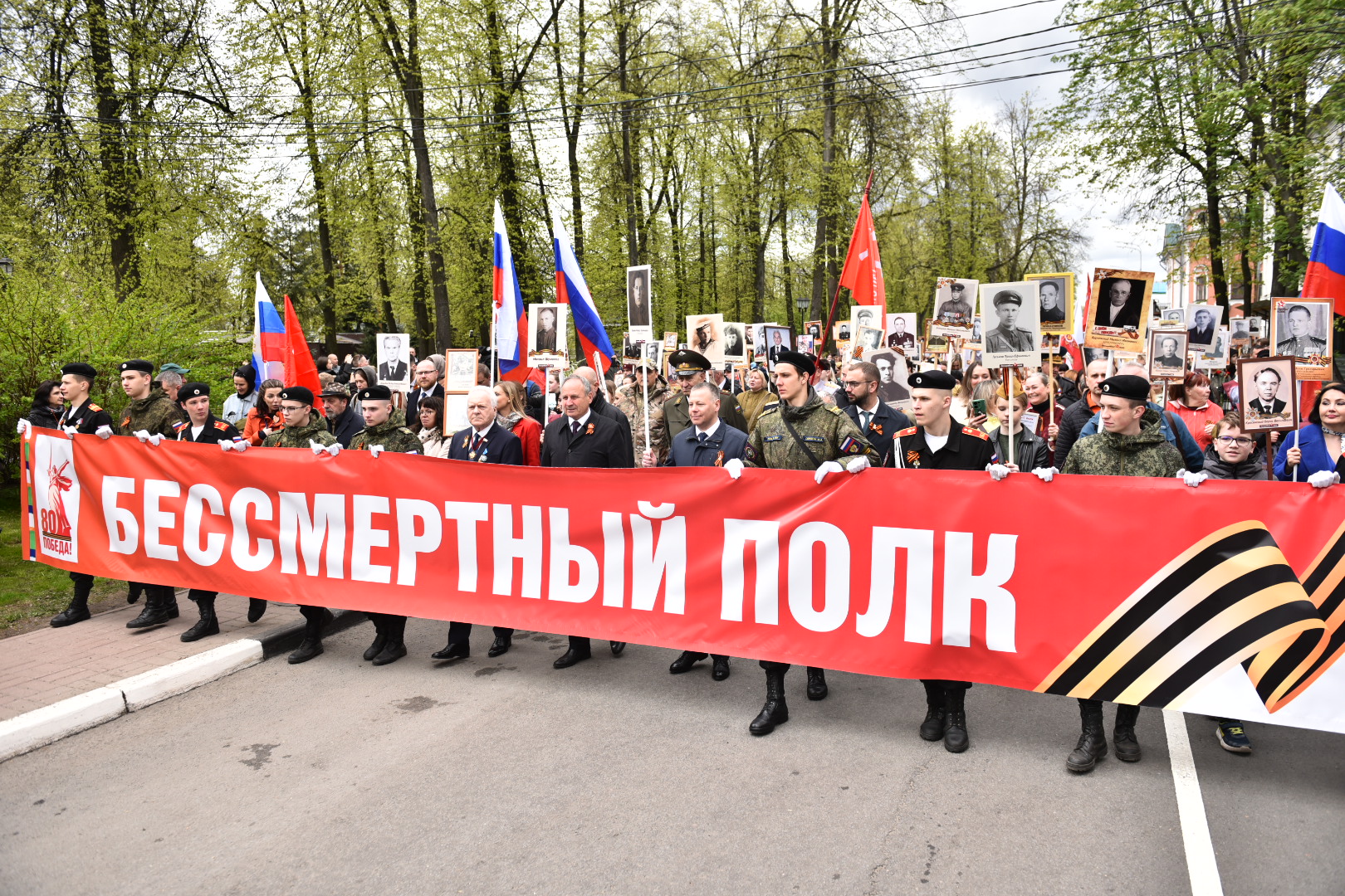 В колонне «Бессмертного полка» с портретом деда прошел губернатор Ярославской области