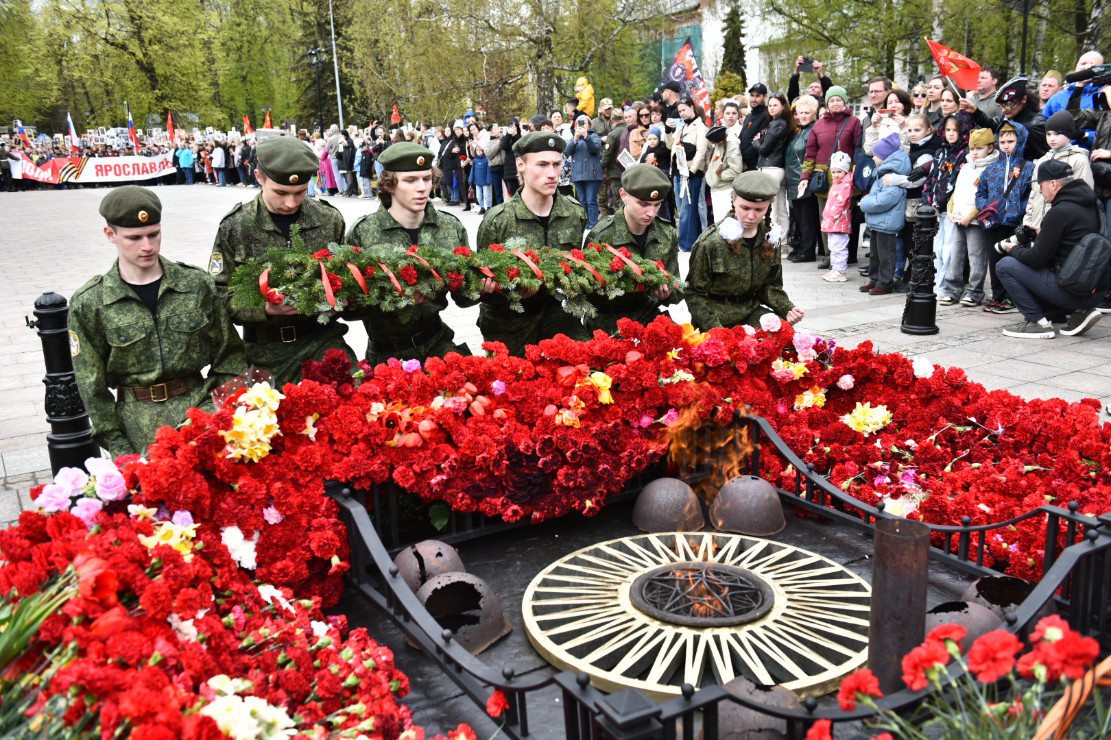 В колонне «Бессмертного полка» с портретом деда прошел губернатор Ярославской области
