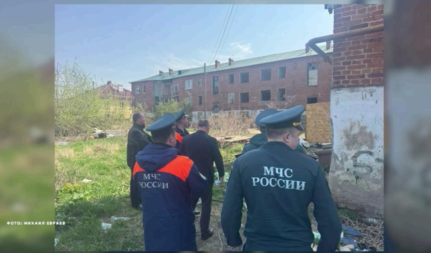 Михаил Евраев поручил в срочном порядке снести аварийный дом в Ростове Великом