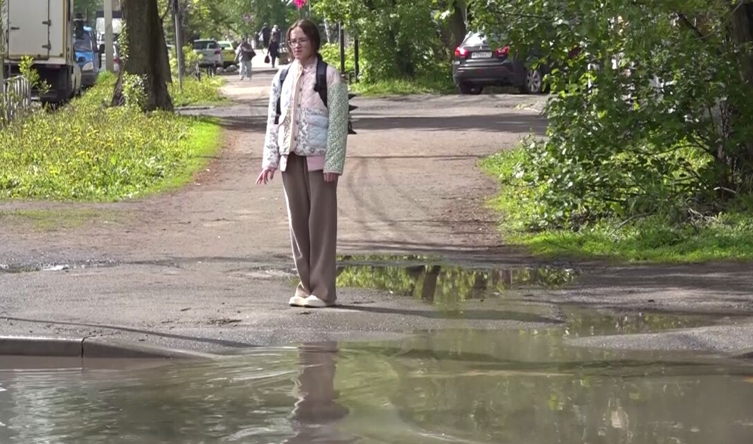 В Ярославле перекресток двух центральных улиц погрузился под воду