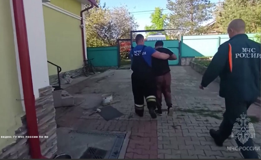 В Угличе двое молодых людей красили помещение и едва не погибли