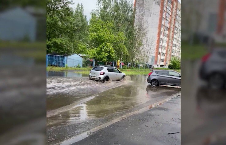 В сети появились кадры последствий сильных дождей в Ярославле