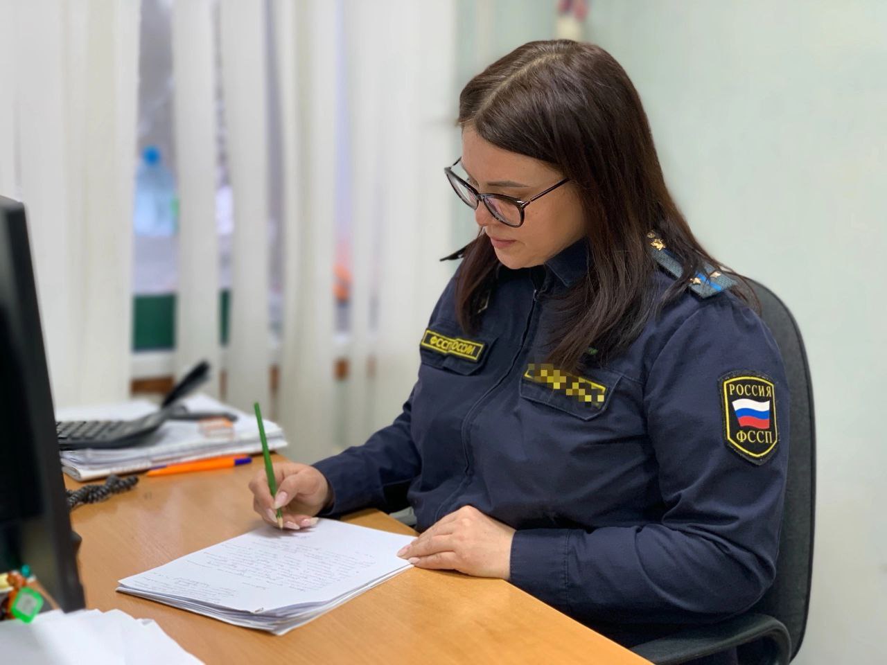 Судебные приставы Ярославской области встретили отца-алиментщика на перроне
