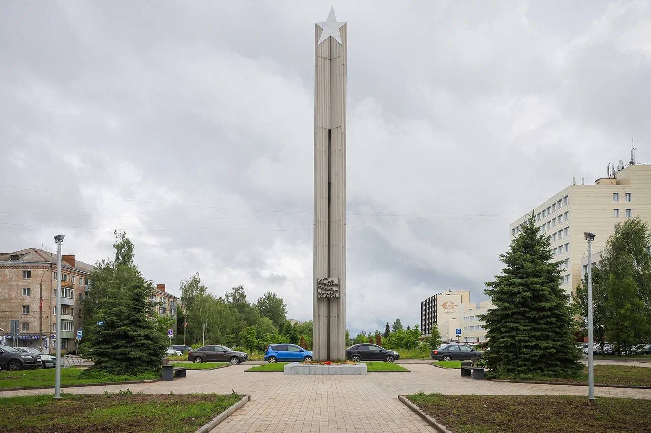 В Рыбинске завершены работы по благоустройству стелы в честь 40-летия Победы