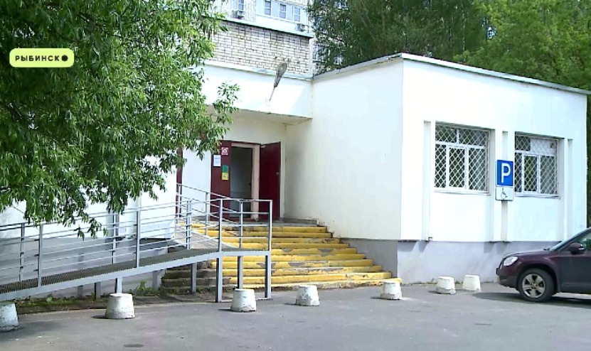 В рыбинской детской больнице отремонтировали регистратуру и зону вестибюля