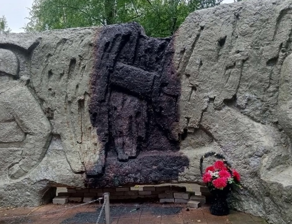 В Пошехонье подожгли мемориал «Боевая Слава»