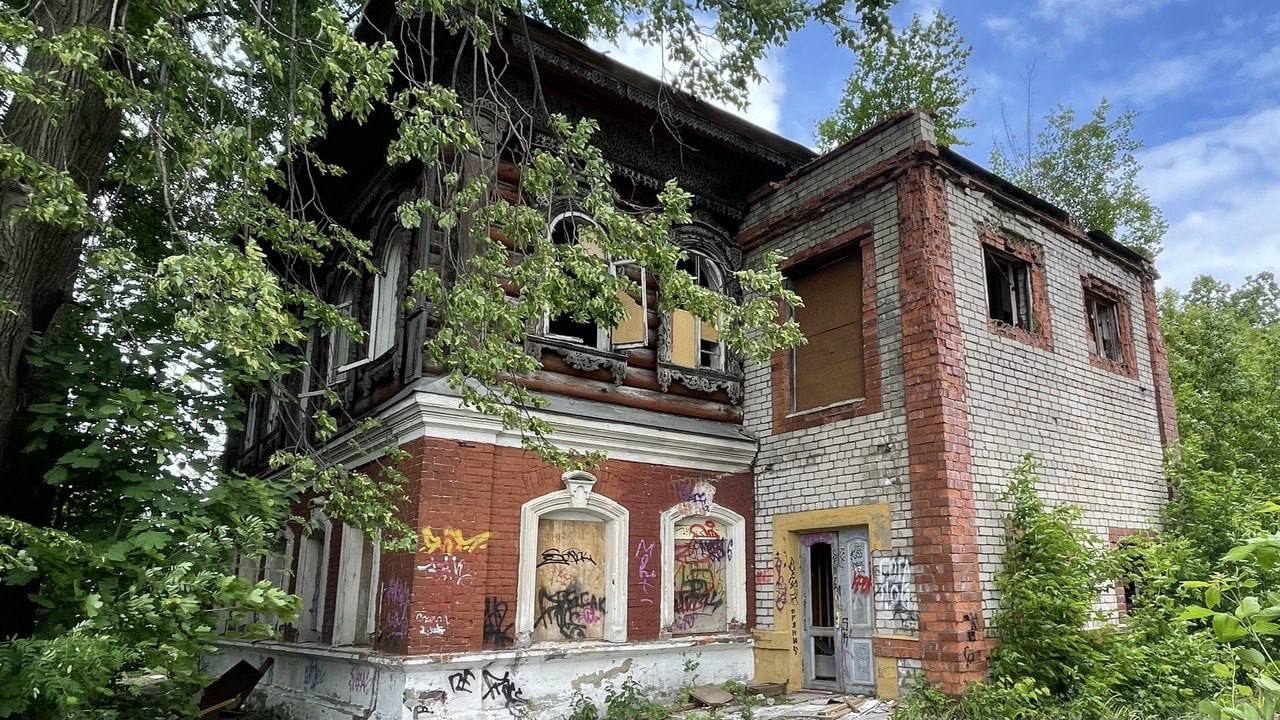 На берегу Волги продают купеческий особняк XIX века за 14,1 млн рублей