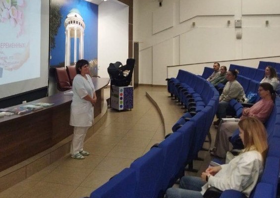 В Областном перинатальном центре стартовал новый курс занятий для будущих мам