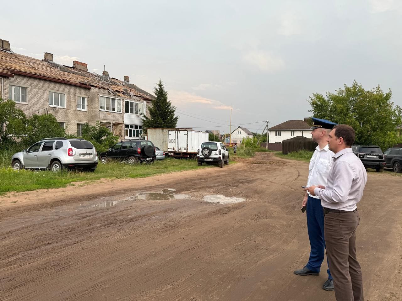 В поселке Красный Бор из-за непогоды пострадали крыши многоквартирных домов