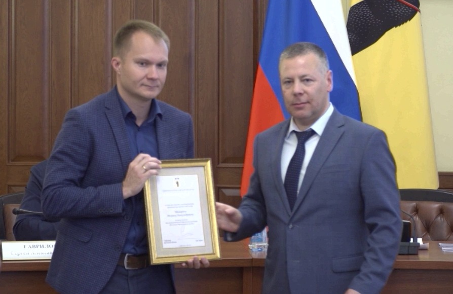 Михаил Евраев поблагодарил волонтеров за спасение пассажиров перевернувшейся лодки в Ярославле
