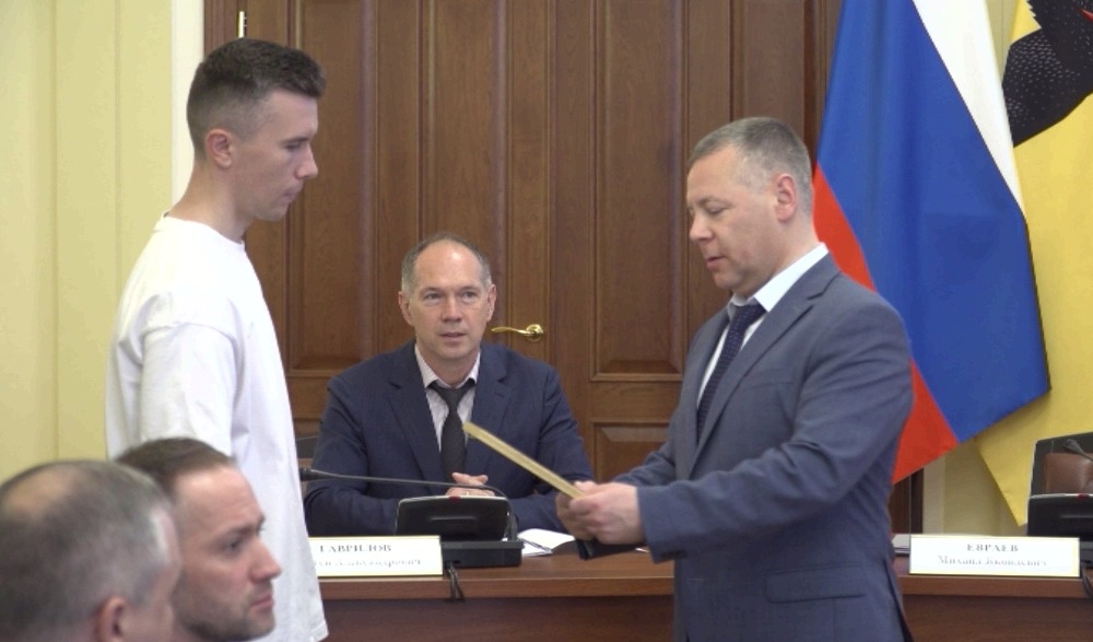 Михаил Евраев поблагодарил волонтеров за спасение пассажиров перевернувшейся лодки в Ярославле