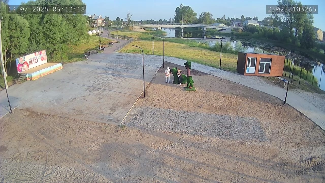 В Большесельском округе вандалы справляли нужду рядом с фигурками медведей на набережной