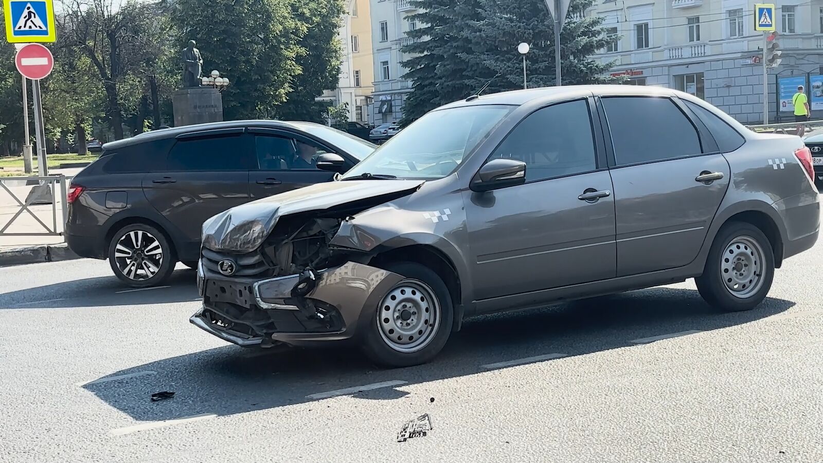 В центре Ярославля столкнулись два авто