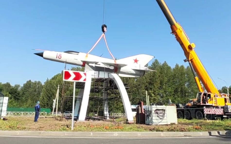 В Рыбинске установили истребитель МиГ-21
